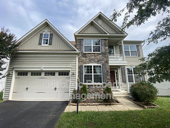 3rd image of 7 Hobart Ln