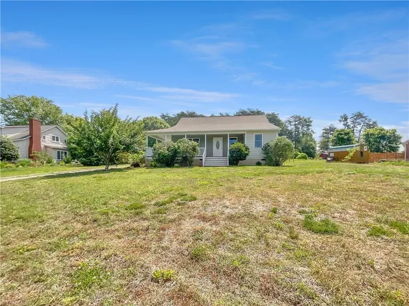 361 Country Acres Ln, Winston Salem, NC 27107