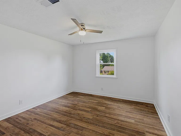 708 Alabama St — Photo 15