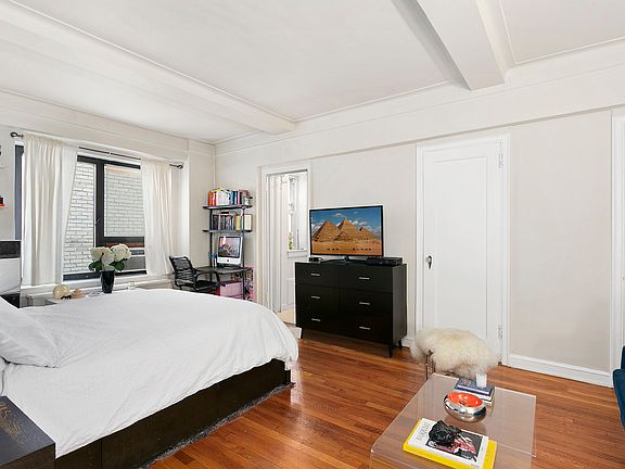 3rd image of 227 E 57th St APT 14-A