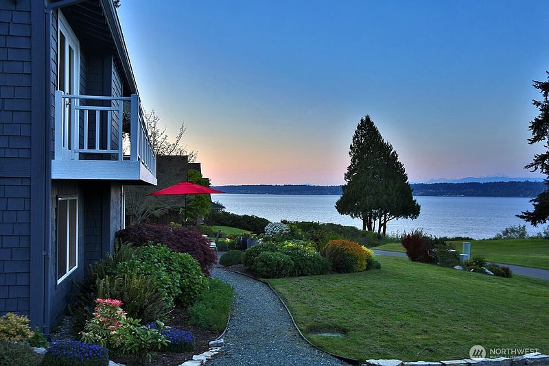 2nd image of 4654 Strawbridge Lane