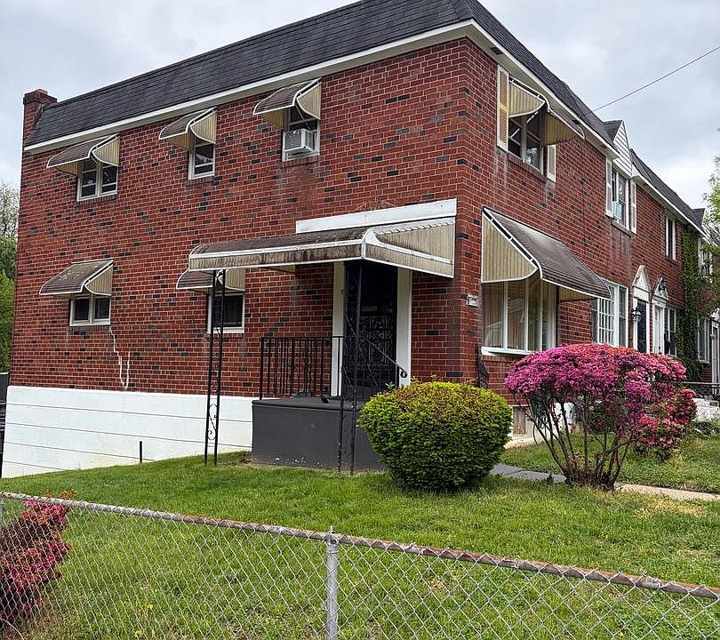 2nd image of 1331 Parker St