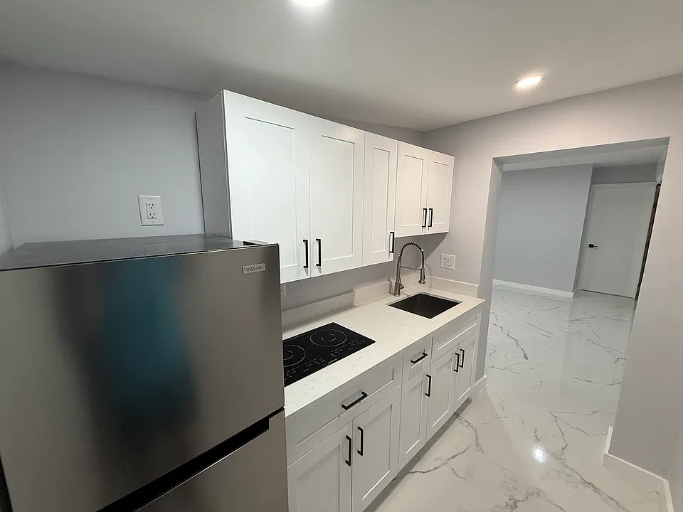 Full Kitchen with brand new appliances.