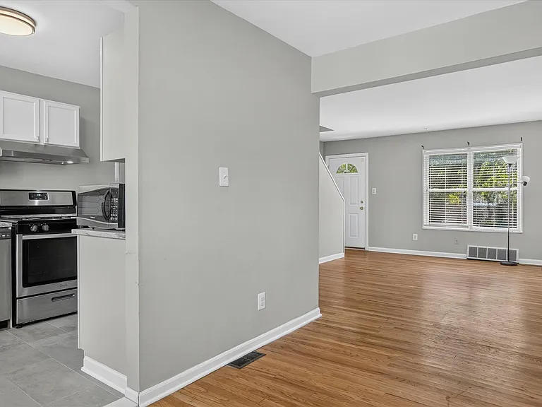 3284 Coolidge Hwy — Photo 12