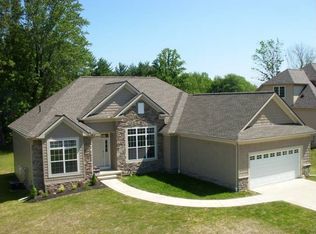 12401 Summerwood Dr, Concord Township, OH 44077