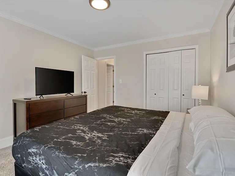 2225 Summit St #4 — Photo 13