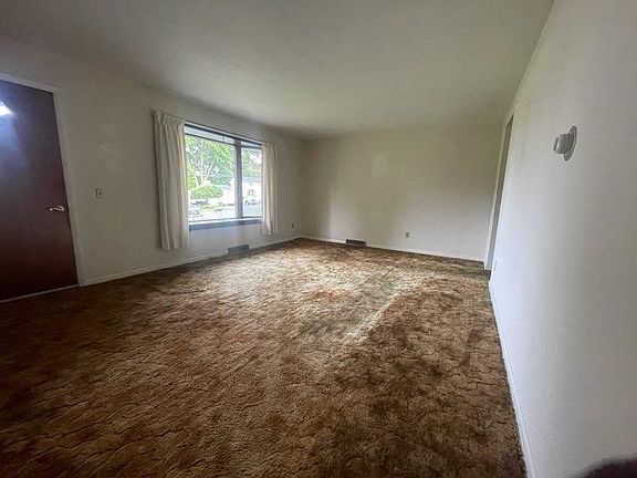 5th image of 44 S Wayne St