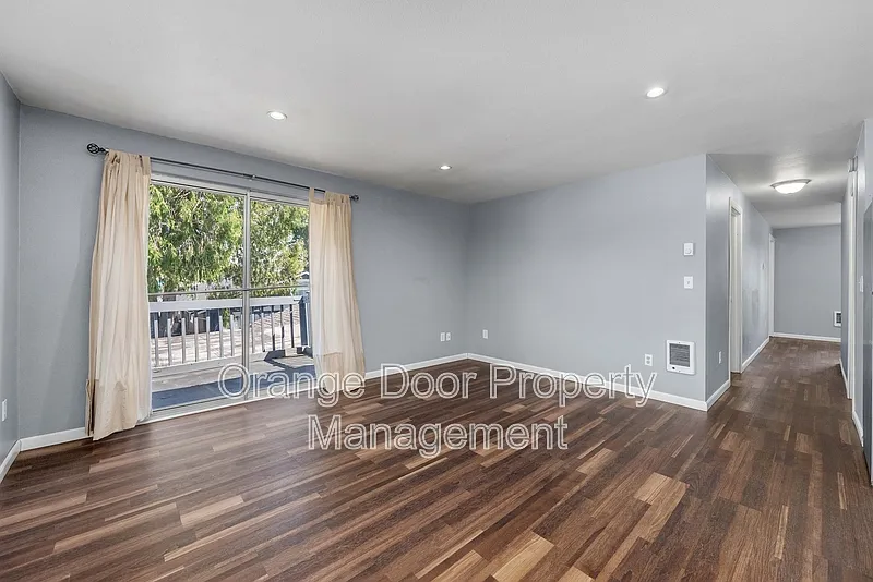 2 bed, 1.0 bath, 700 sqft, $1,800 — Photo 2