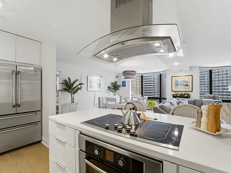 2020 Walnut St #14CD — Photo 3