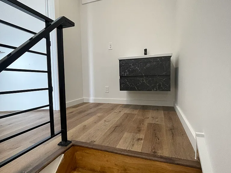 S Taylor St — Photo 13