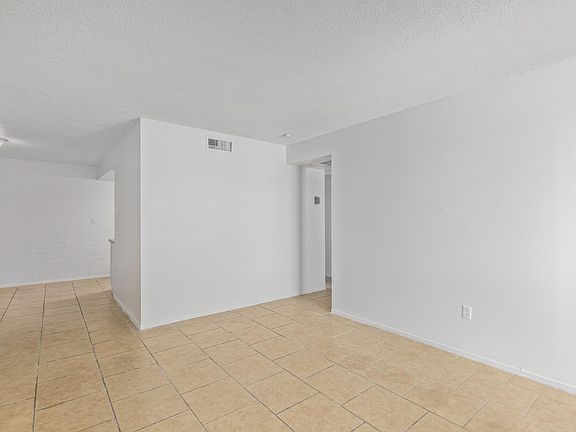 4th image of 1011 E Orange St #70