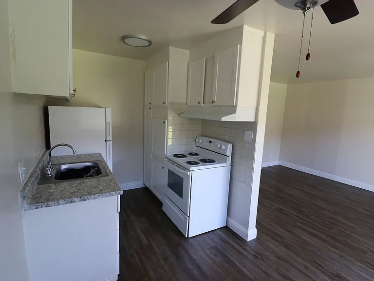 Coral Gardens Apartments — Photo 14