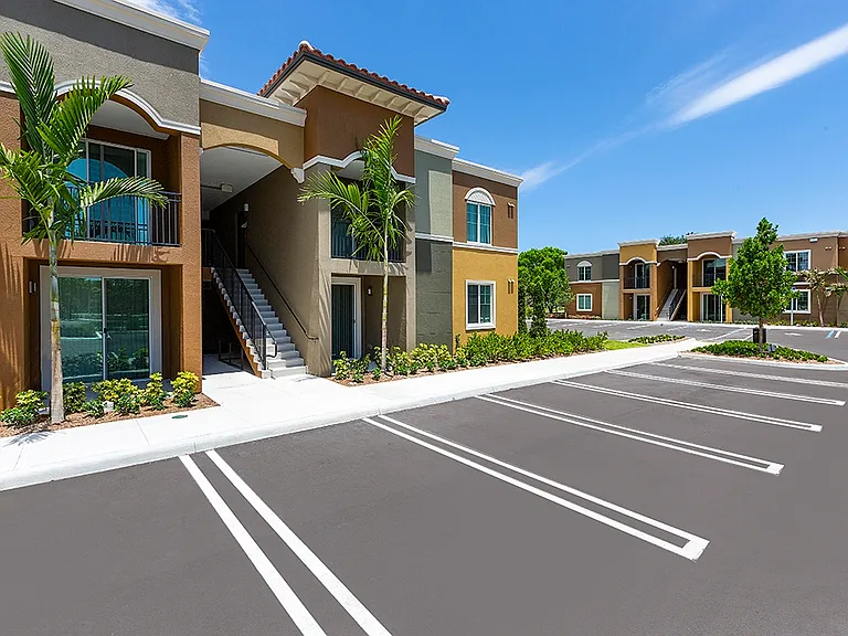 Quantum Lake Villas Apartments — Photo 29
