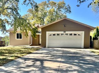 15911 Valley St, Omaha, NE 68130