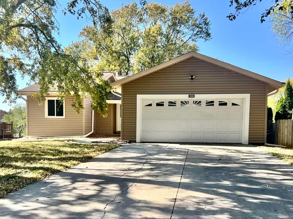 15911 Valley St, Omaha, NE 68130