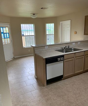 3rd image of 306 Micklejohn St