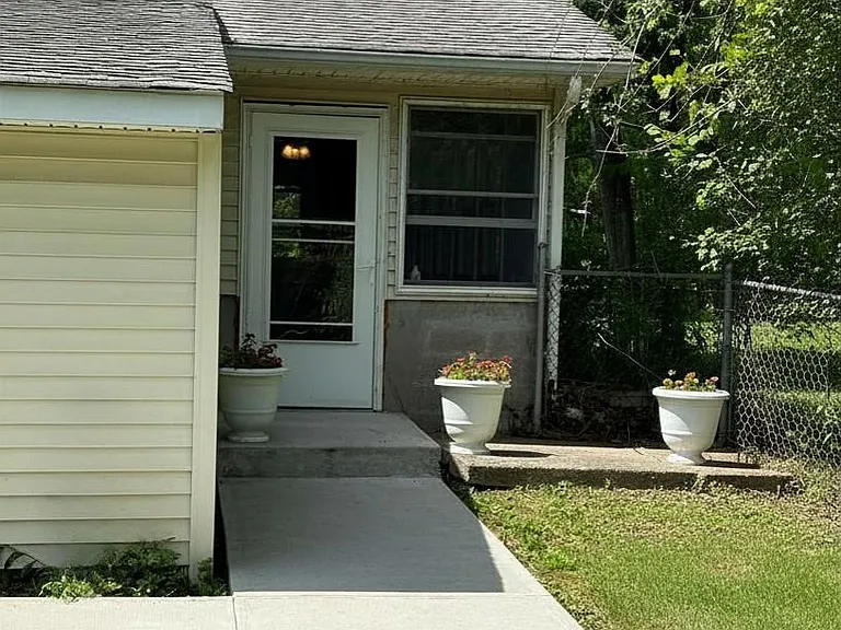 1661 Little Britain Rd #3 — Photo 3