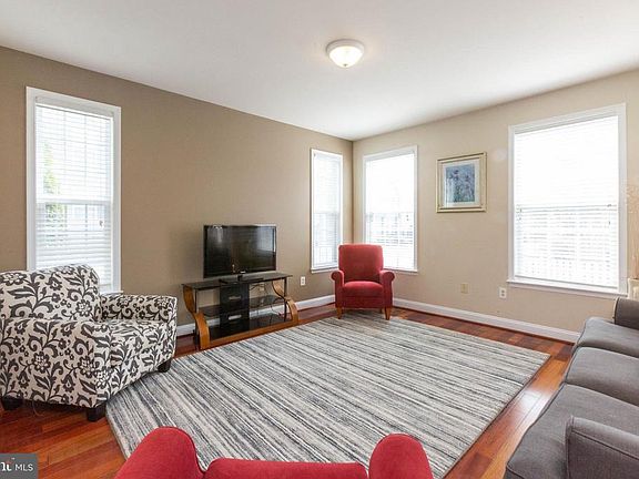 3rd image of 1009 Llano Dr