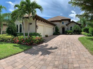 7538 Lantana Cir, Naples, FL 34119