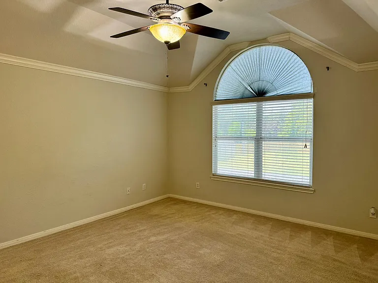 202 Almond Dr — Photo 8