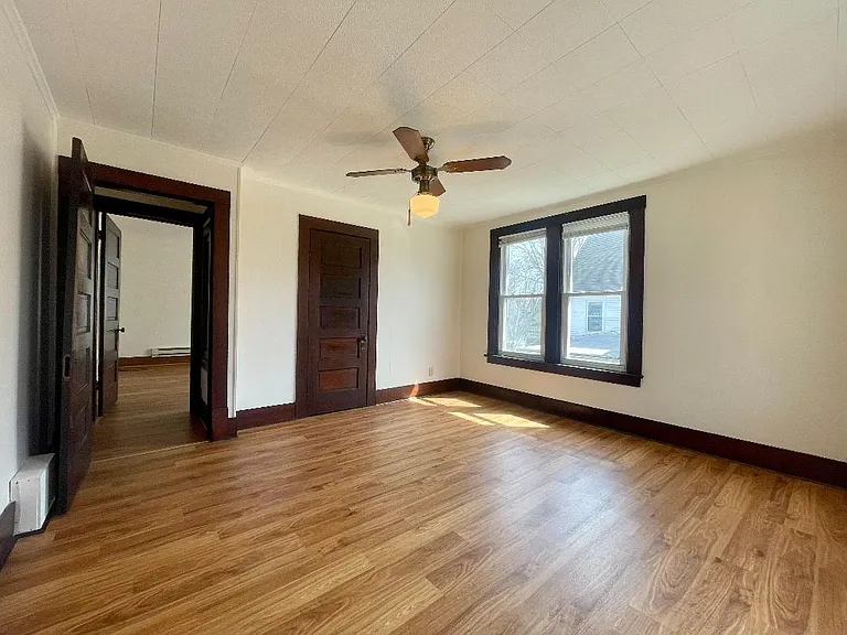 205 S 4th St #B — Photo 3
