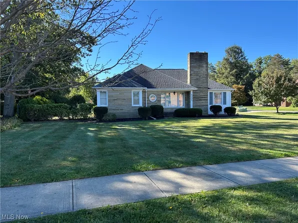 8998 Brookside Cir, Mentor, OH 44060