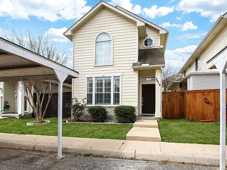 2619 Crown Arbor Dr — Photo 3