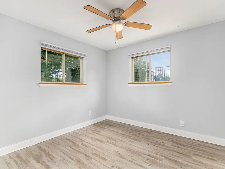 1580 E Mound St — Photo 11