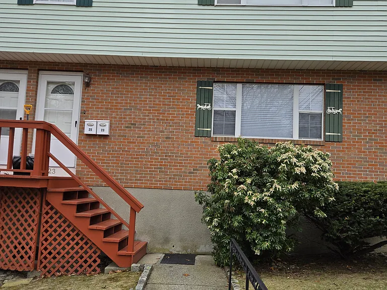 25 Columbia Ave #25 — Photo 12