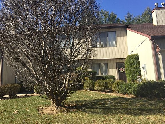 4th image of 49 Oakwood Ct