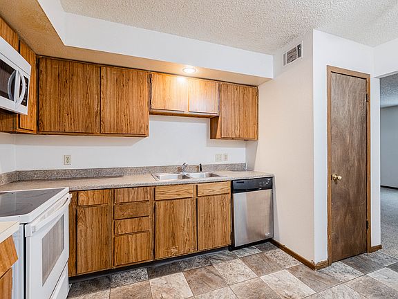 5th image of 1444 Peach St #2