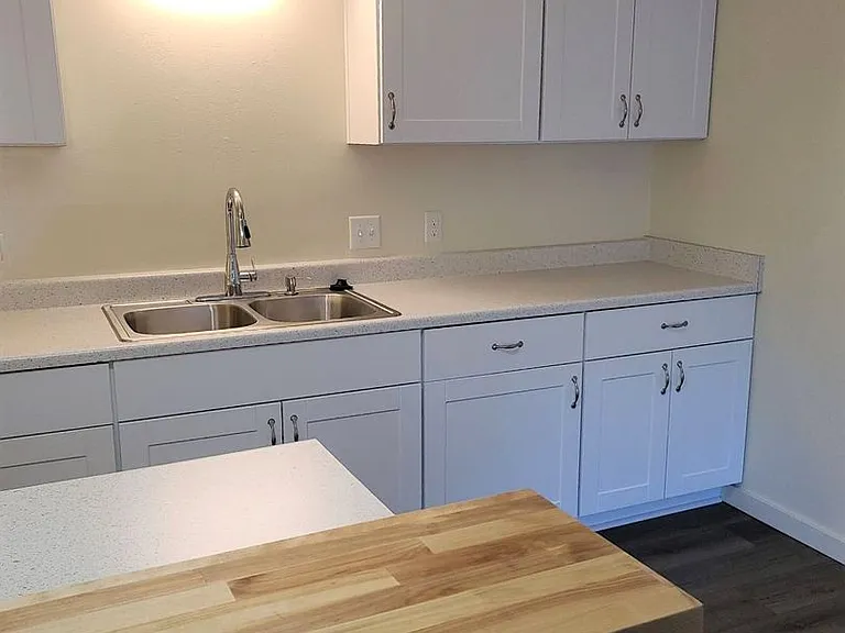 614 Grand Ave — Photo 6