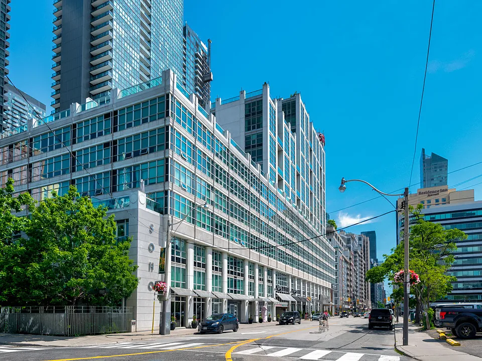 350 Wellington St W #214
