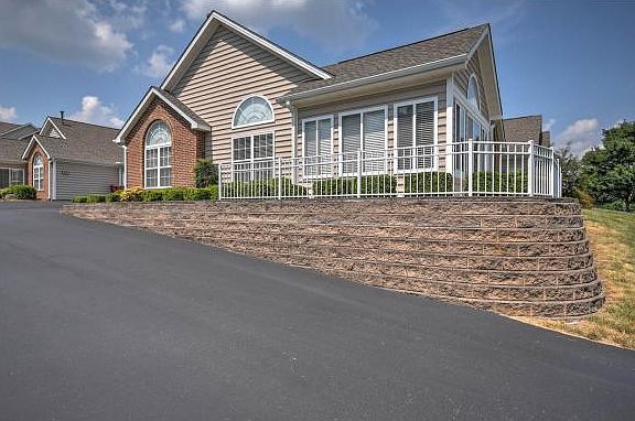 3rd image of 150 Avonlea Pl
