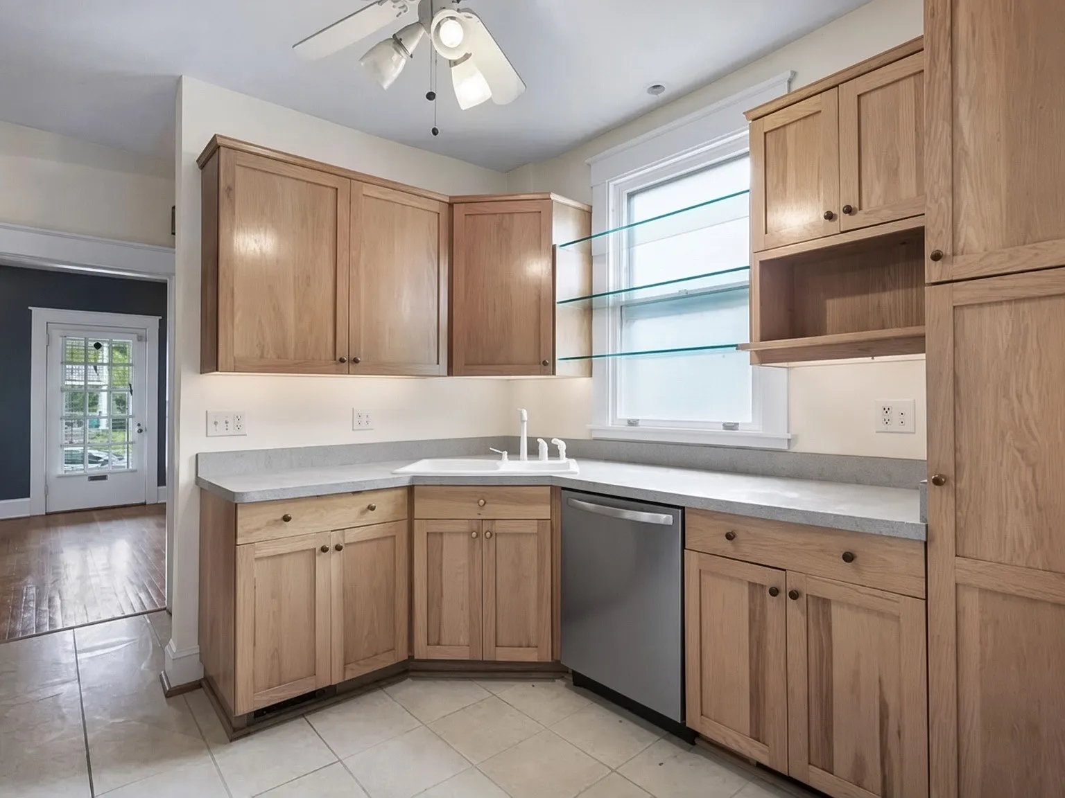 3 bed, 1.5 bath, 1344 sqft, $2,520 — Photo 2