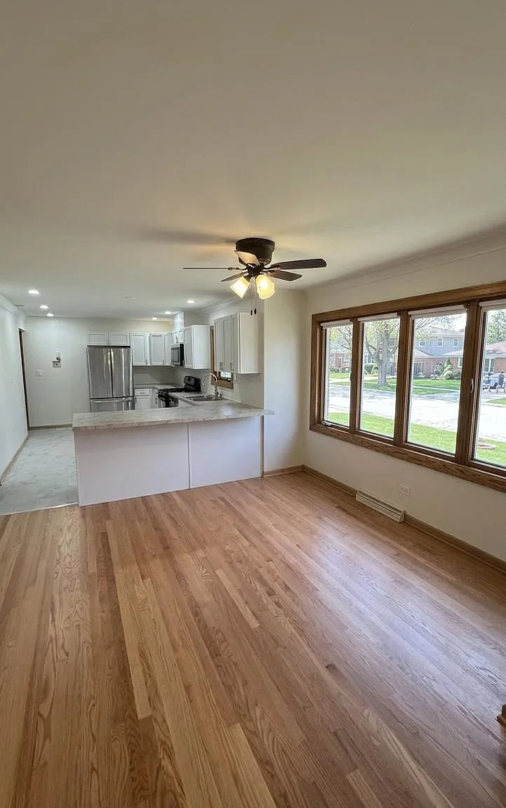 3 bed, 1.5 bath, 1460 sqft, $3,200 — Photo 3