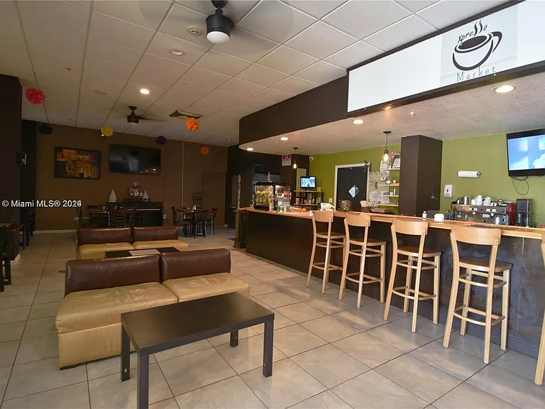 400 Kings Point Dr #102 — Photo 2