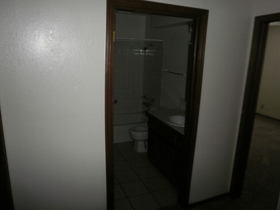 5th image of 224-226 Skylark Ct
