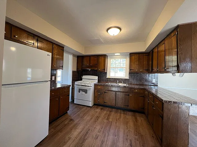 1204 North H Street — Photo 4