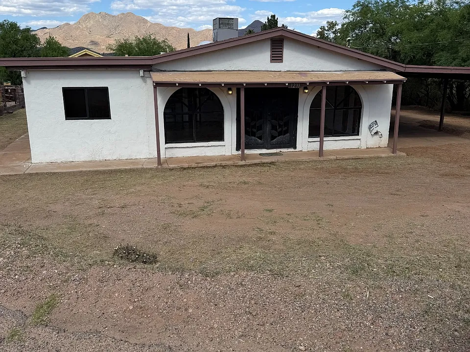 1233 Paseo Chubasco