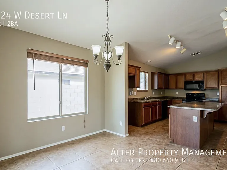 6524 W Desert Ln — Photo 6