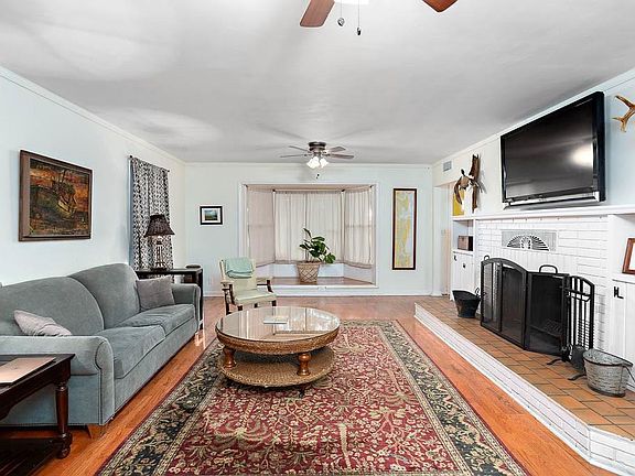 5th image of 1011 Palmetto Ave