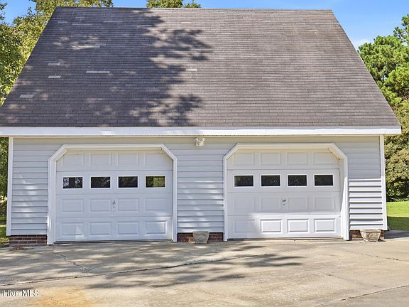 3rd image of 721 Poplar Neck Road