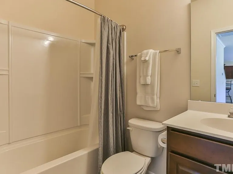Guest Full Bath