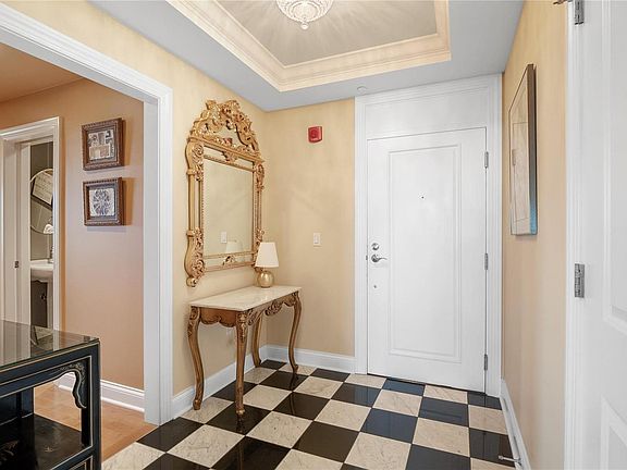 3rd image of 232 N Kingshighway Blvd APT 1409