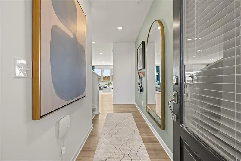 3 bed, 2.5 bath, 1836 sqft, $2,000 — Photo 2