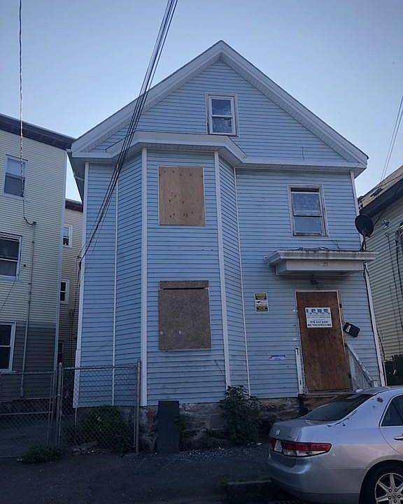2nd image of 21 Bunkerhill St