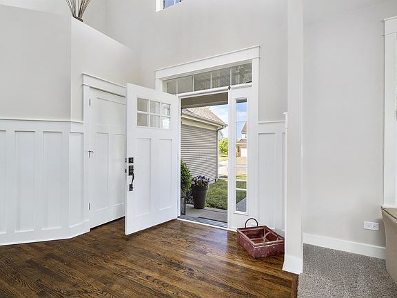 4th image of 25330 W Balmoral Dr
