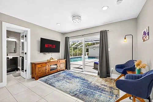 318 S Burlingame Ave #ID1297050P Photo 1