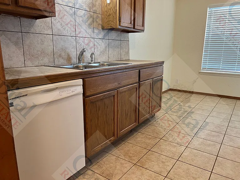 1322 Glen Oaks Ct — Photo 12